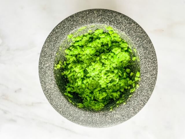 Blended peas in a dish