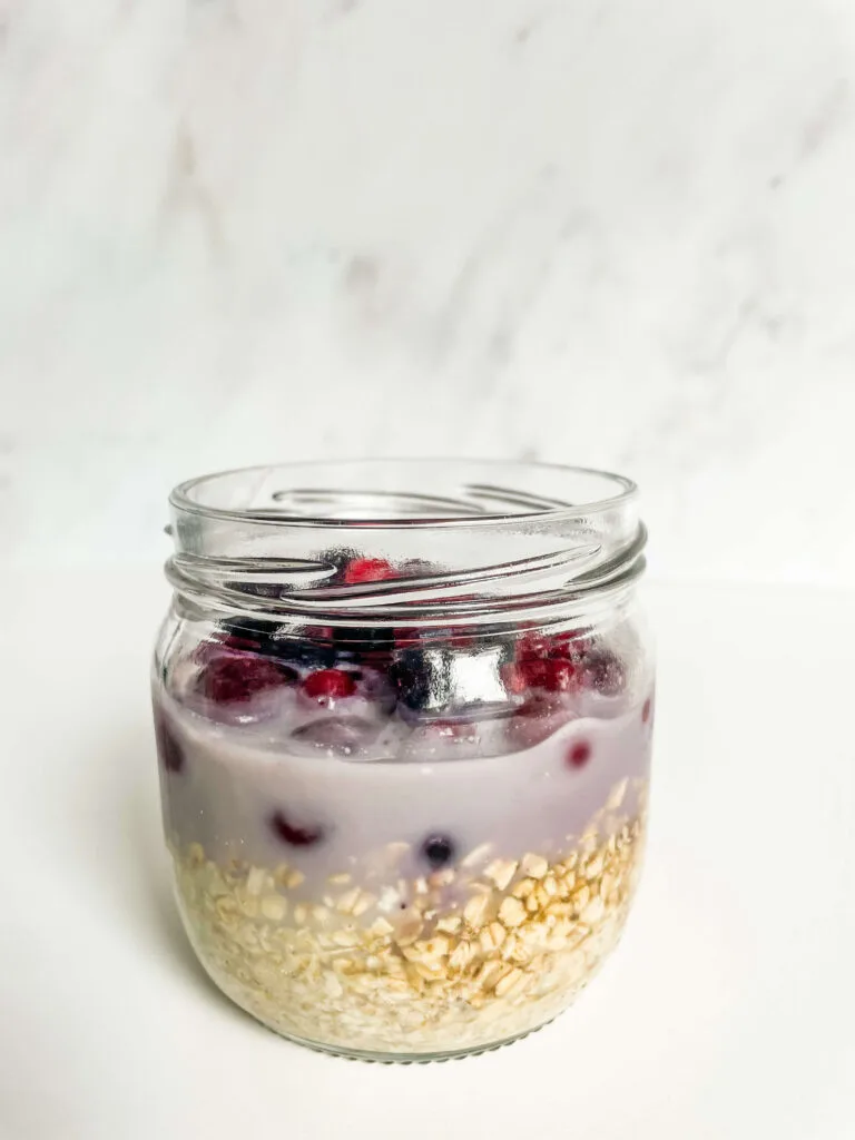 overnight Oats with Frozen Berries